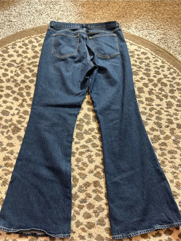 Abercrombie & Fitch High-Rise Flare Jeans LONG - Image 4