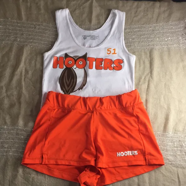 Bin 26 #51 Hooters Girl Worn Sexy Tank & Shorts XSmall & New Blank Name Tag - Image 3