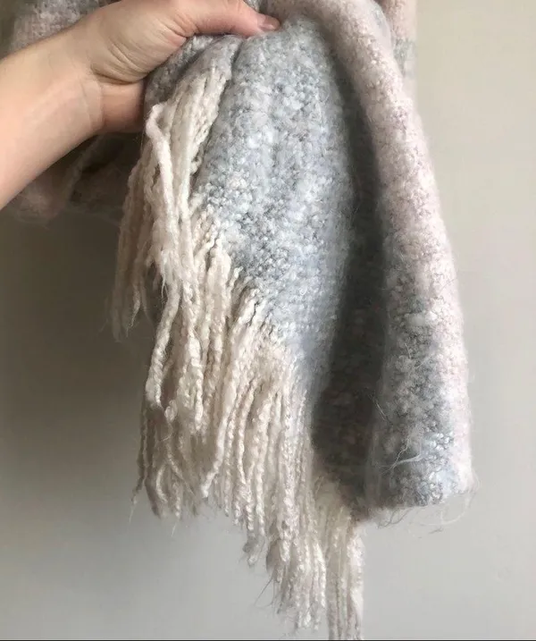 ⭐️AEO Pink & Gray fuzzy scarf - Image 4