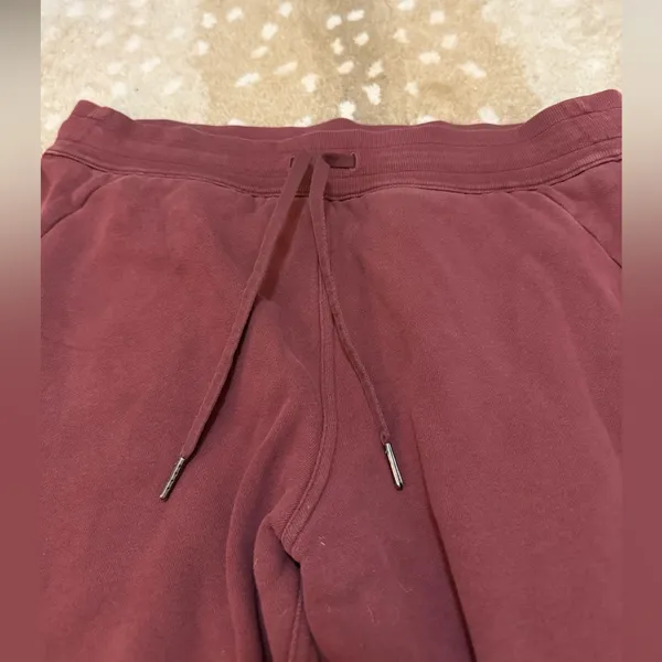 Lululemon Athletica red maroon scuba joggers women’s size 12 - Image 4
