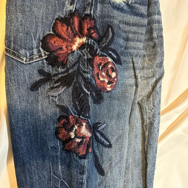 Abercrombie & Fitch Embroidered Distressed Straight Leg Jeans - Image 6