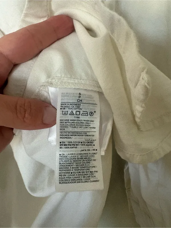 Old navy white button down shirt - Image 3