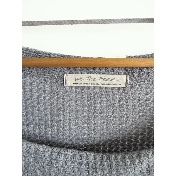 We The‎ Free Free People Grey Waffle Knit Thermal Scoop Neck Ruffle Hem Top M - Image 3