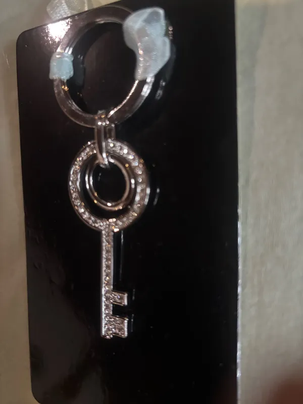 Silver key keychain - Image 2