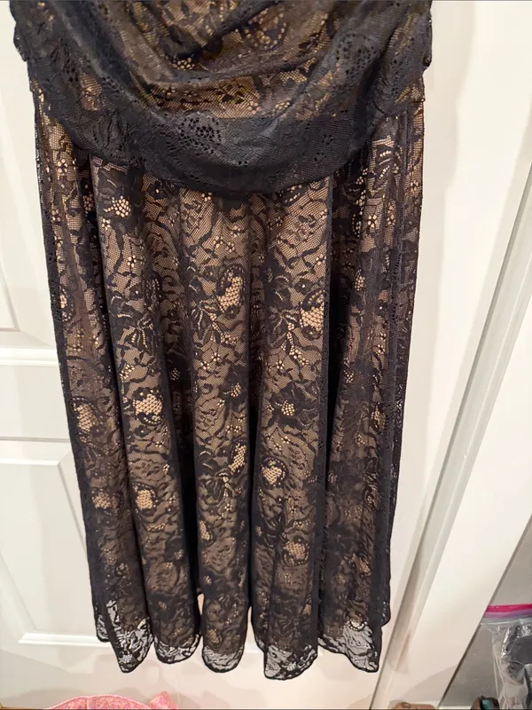 Laundry‎ By Shelli Segal Black Lace Gown with Nude Underlay 4 - Image 2