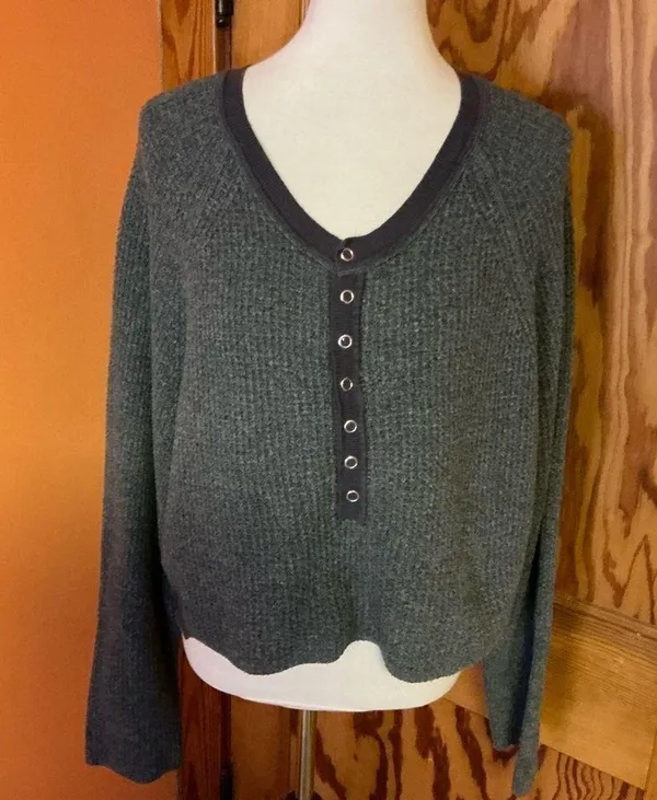 Urban Outfitters Grey Beachy Sweatshirt - Image 6