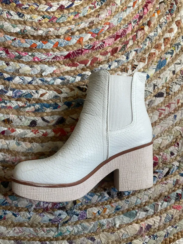 Boots White Size 8 - Image 3