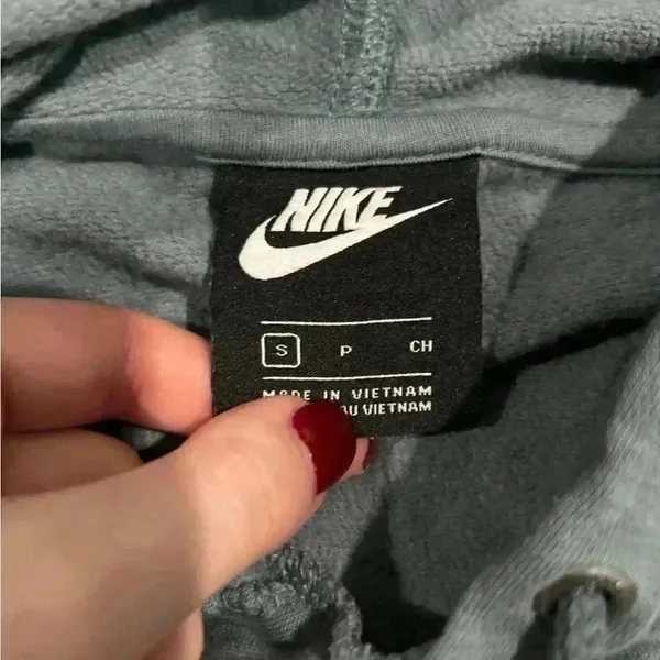 Nike vintage look blue hoodie in size small - Image 4