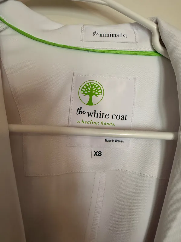 White healing hands scrub coat xs - Image 2