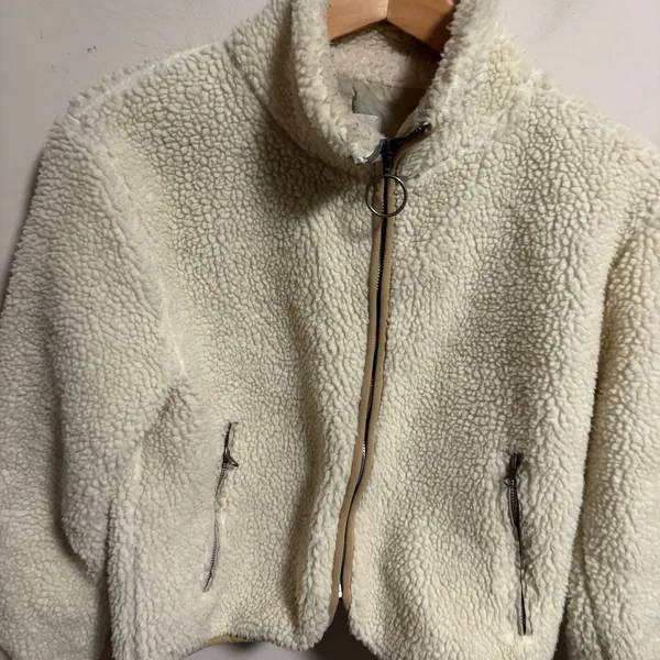 Urban Outfitters Cropped Front Zip Sherpa Jacket - White/Cream- Size Small - Image 4