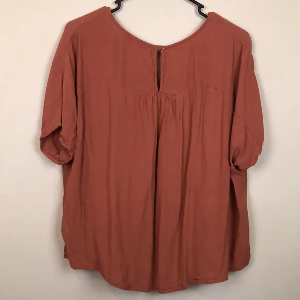 Madewell Women’s Rust Orange Pleated V-Neck Keyhole Back Short Sleeve Blouse - Image 5