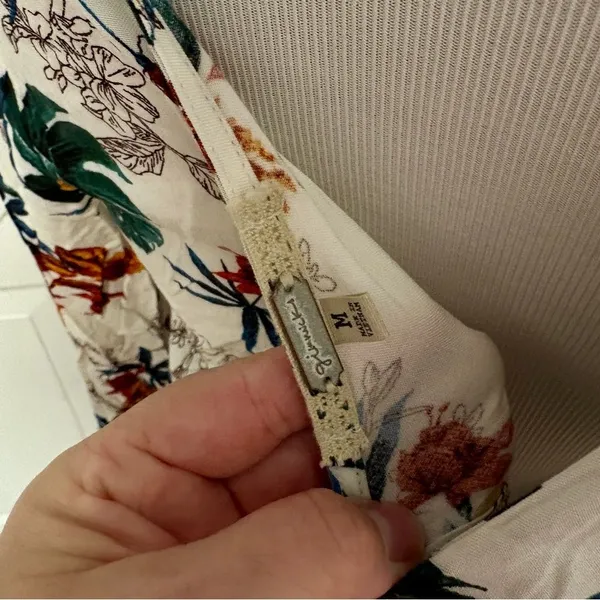 Gimmicks by BKE Floral Wrap Blouse H5 - Image 7
