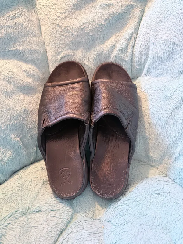 Ariat Women’s Leather Slippers - Image 2