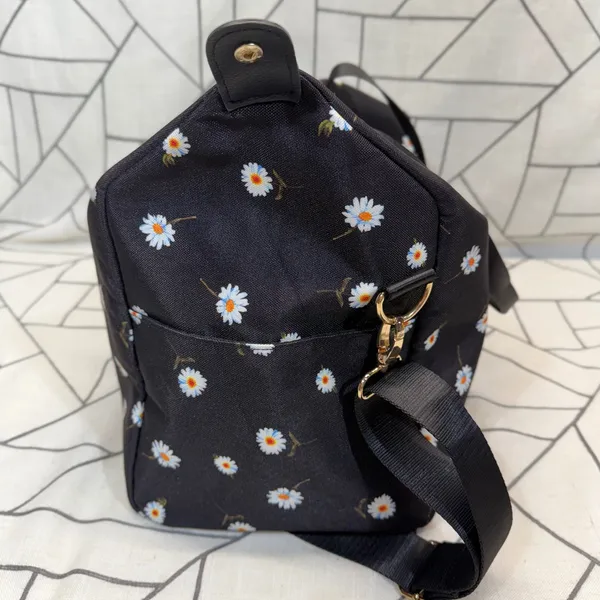 Alice + Olivia Duffel Bag Medium Black Daisy Floral Crossbody Travel Weekend‎ - Image 4