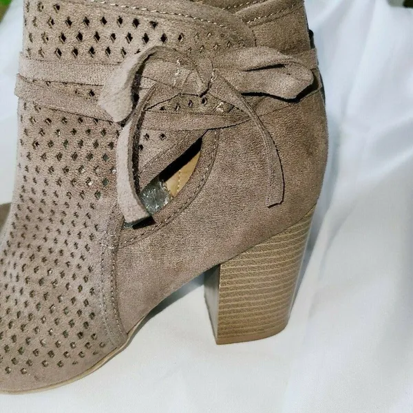 Altar'd‎ State Perforated Shoe Bootie Size 7 - Image 2