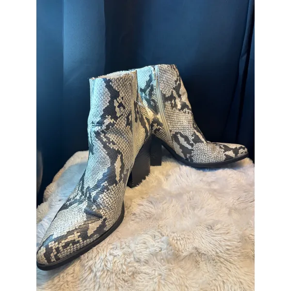 Mikey Grey Snakeskin Print Pointed Toe Block Heel Ankle Booties Size 10M - Image 2
