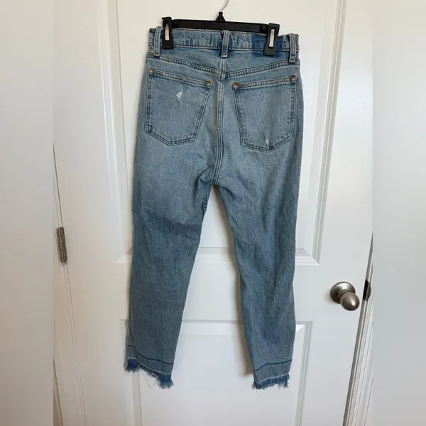 Abercrombie & Fitch High Rise Distressed Mom Jean 26 - Image 3