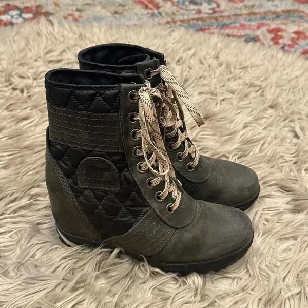 Sorel Lexie Wedge Quilted Puffer Lug Sole Boots Leather size 7 - Image 2