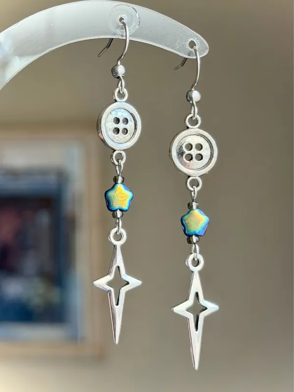Handmade y2k funky fairy dangle earrings🌟🩵 - Image 2
