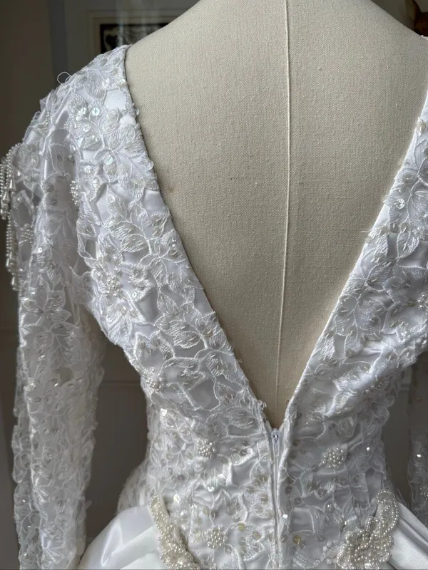 Vintage 80s Wedding Dress Heavily Embellished Long Sleeve Plunging Back S M 6 - Image 9