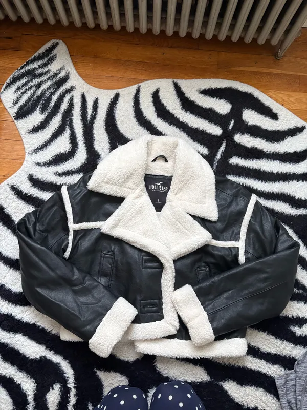 Hollister Leather Jacket Sherpa Lined - Image 2