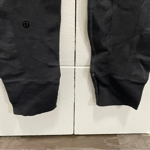 Lululemon Black 7/8 Leggings - Image 7