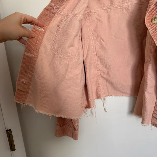 American Eagle Pink Coral Cropped Corduroy Jacket Women’s Size M Fray Shirt - Image 5