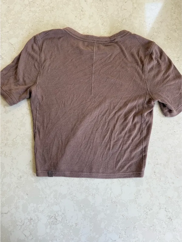 Lululemon Ribbed Crop Top - Image 3