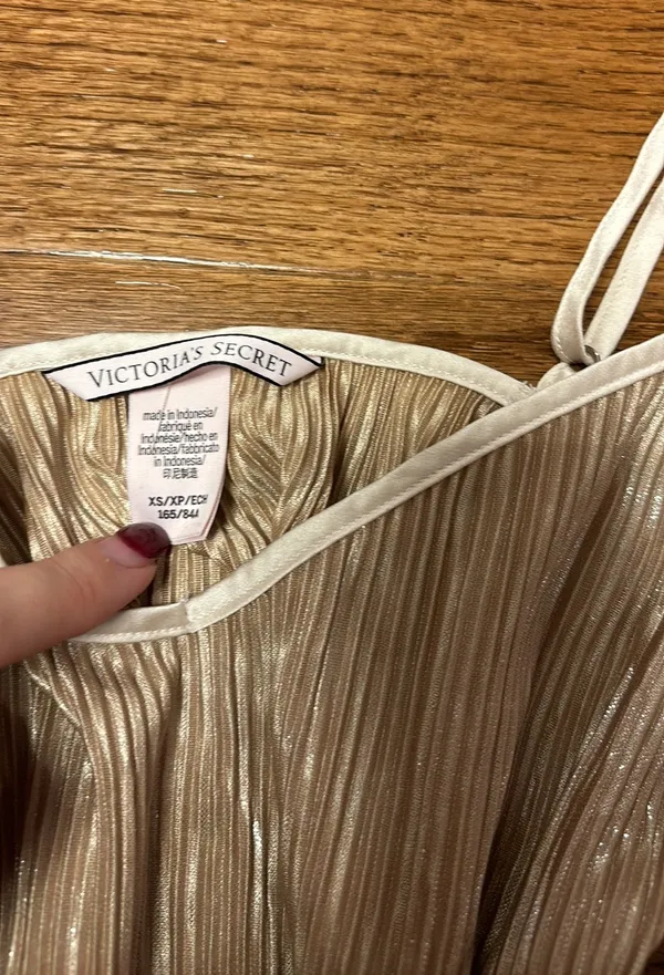 NWOT Victoria’s secret gold shimmer crop spaghetti strap tank top XS - Image 4