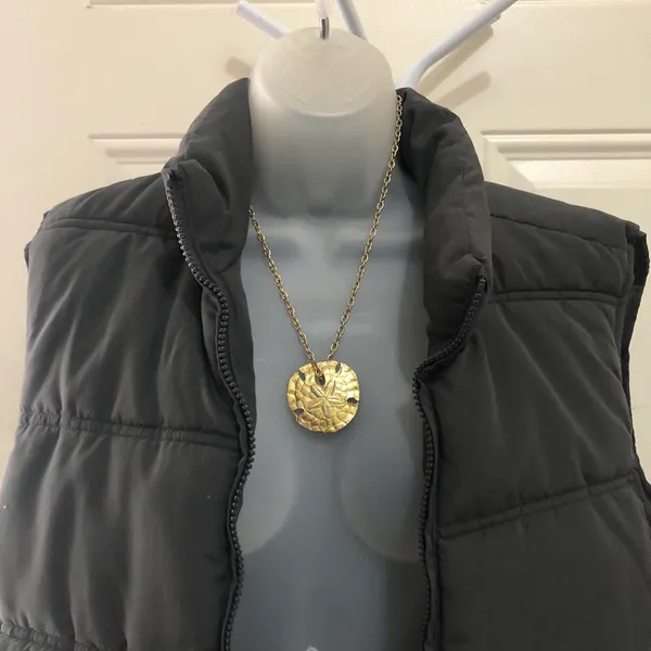 90s Unique edge streetwear Gold tone sand dollar pendant medallion necklace jewelry. - Image 5