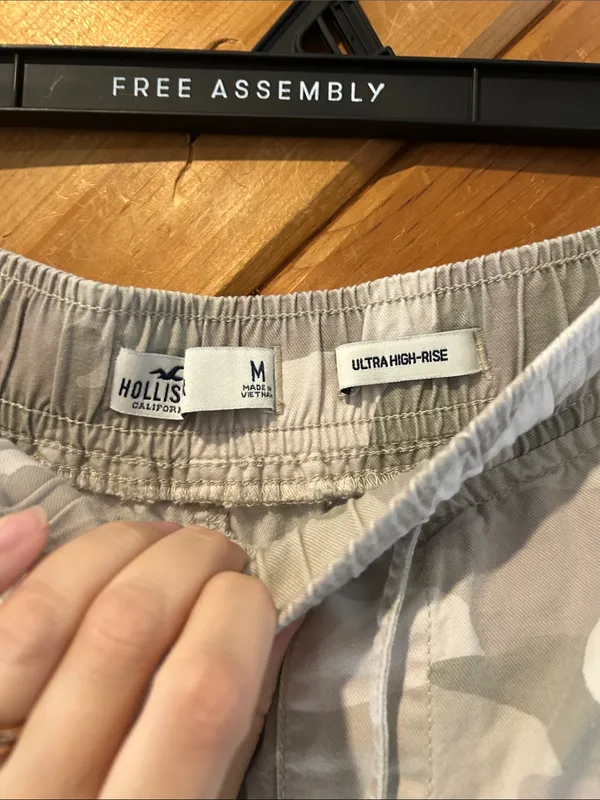 Hollister ultra high rise gray white camouflage jogger pants - Image 3