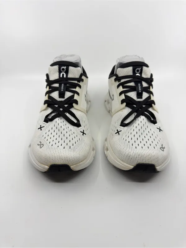 On Cloud X 4 sneakers in ivory and black colorway SZ 7.5 - Image 2