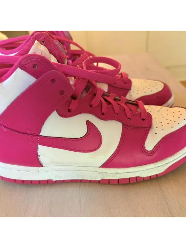 Nike Women's Pink Trainer - Image 3