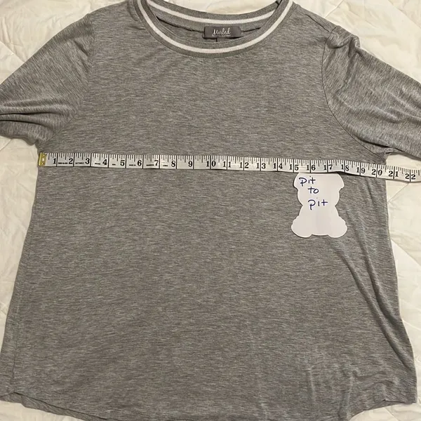 Marled Super cute LS T-shirt w/ double ruffles at cuffs. - Image 8
