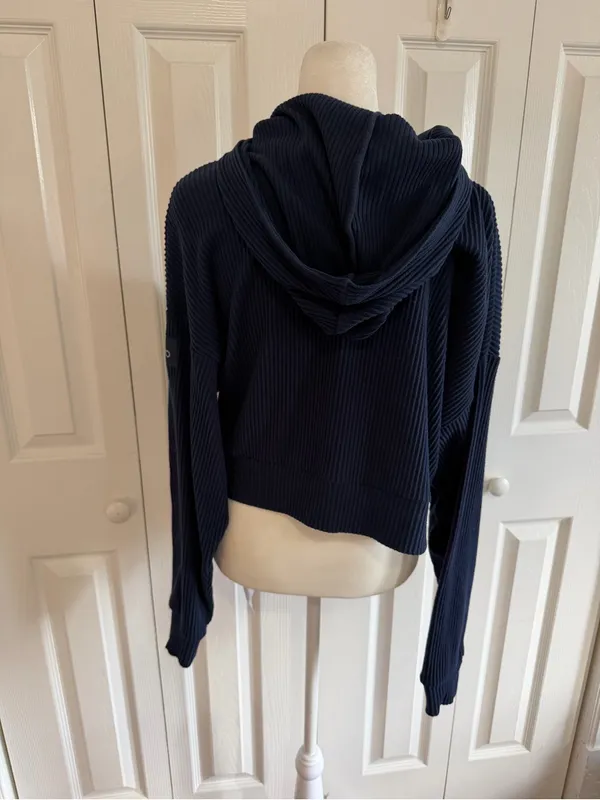 Alo Yoga Muse Hoodie Cropped Ribbed Size Small - Image 3