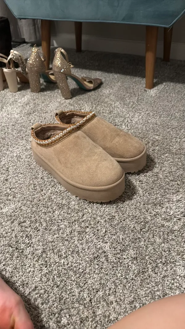 American exchange Ugg shoes Tan Size 6.5 - Image 5