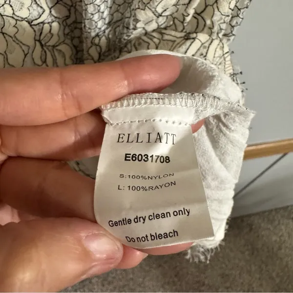 Elliatt Reflections Cape Lace‎ Mini Dress Size Small - Image 10