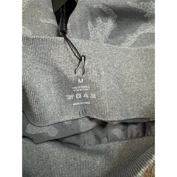 NVGTN NWT Seamless Shorts Size Medium Gray Camo - Image 5