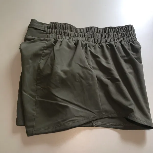 Nike Women's Gray Shorts - Image 4