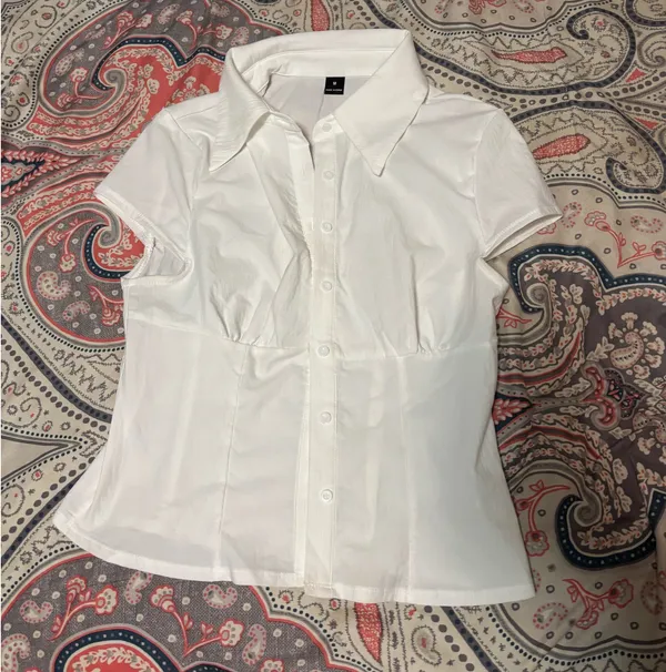 white cropped button up Size M - Image 2