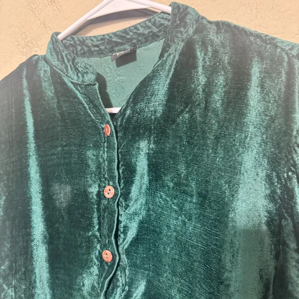 Sacred Threads Velvet Button up Top Long sleeve emerald Green sz S/M boxy shirt - Image 2