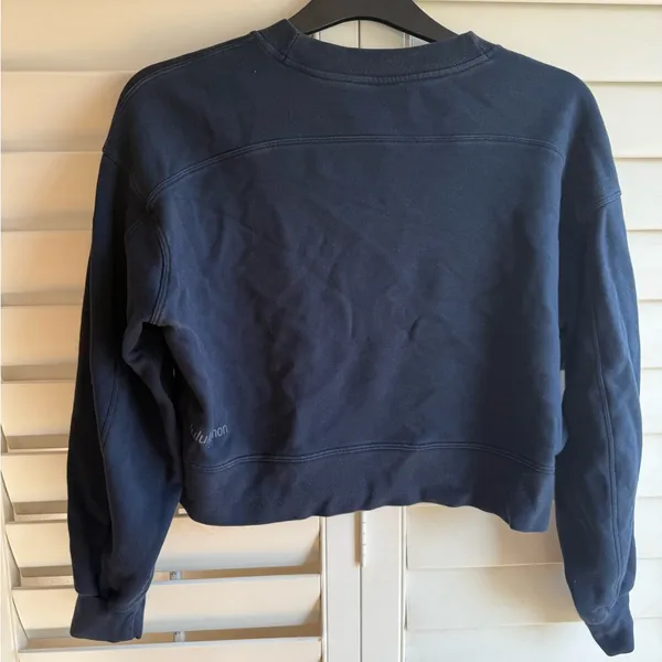 Lululemon Navy Blue Women's Cropped Sweatshirt sz s/M - Image 2