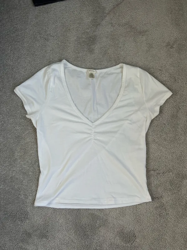 Bozzolo White v neck tshirt - Image 2