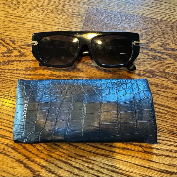Feroce Black Beluga Sunglasses - Image 2