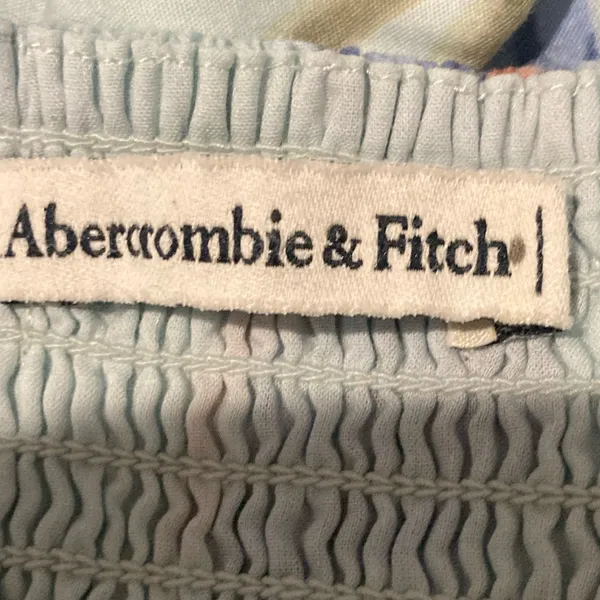 Abercrombie & Fitch pale blue abstract floral puff sleeve o-ring crop top. XL - Image 5
