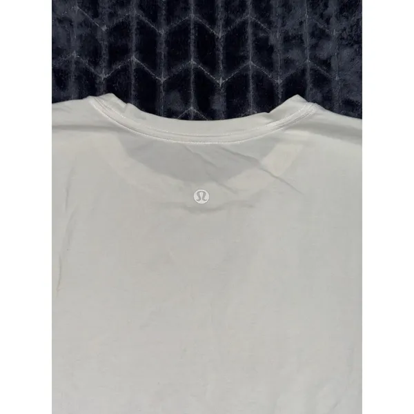 Lululemon Women's Short Sleeve Shirt Soft Breathable Athletic Shirt Size 6 - Image 2