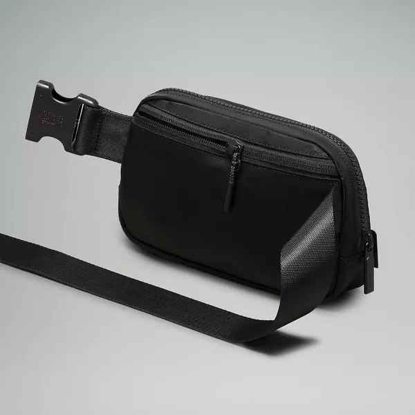 Lululemon Black Everywhere Belt Bag 1L - Image 3