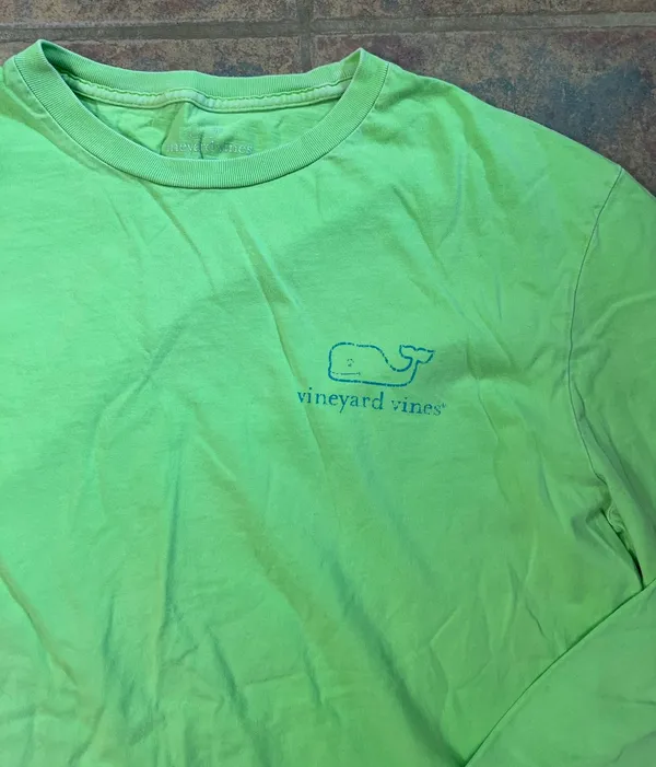 Vineyard Vines mens medium long sleeve tee - Image 2