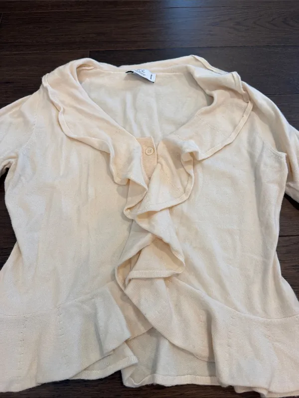 Stile Cream Ruffle-Front Women's Button Cardigan Size Medium - C36-070 - Image 3