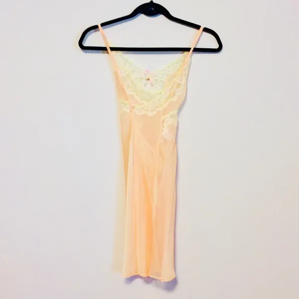 Victoria’s Secret Peach Pink Chemise Sz SP NWOT - Image 2